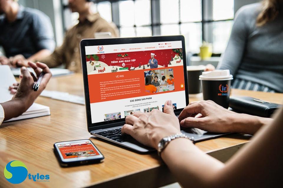 Styles Software bàn giao website cho Iris Career